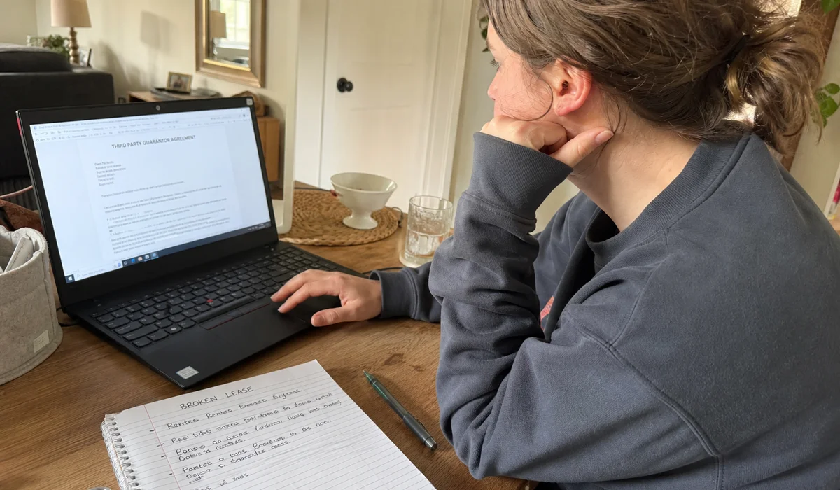 Renter reviewing a guarantor agreement online