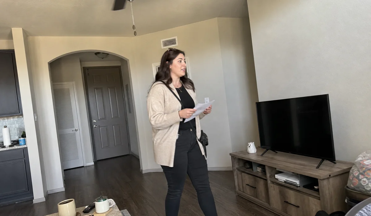 Recent Broken Lease (Under 2 Years) — apartment locator helping renter